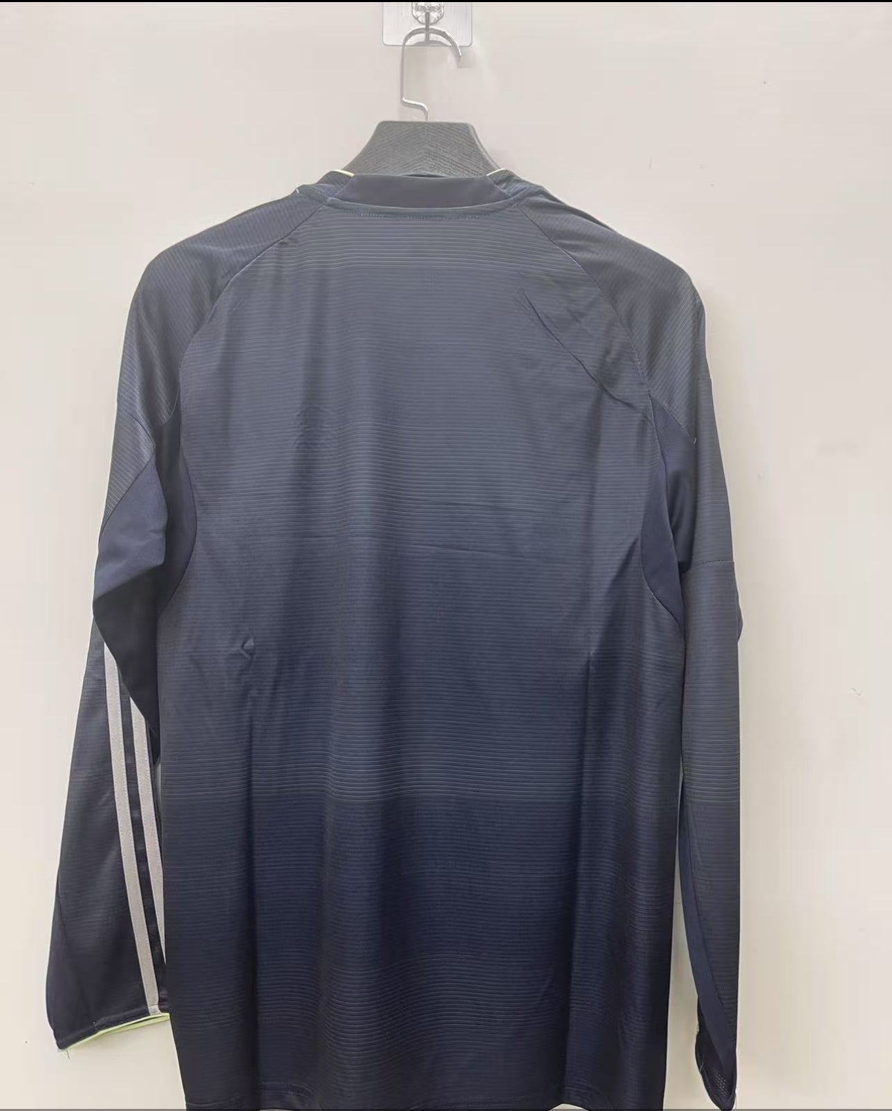 Maillot real madrid manches longues 2026